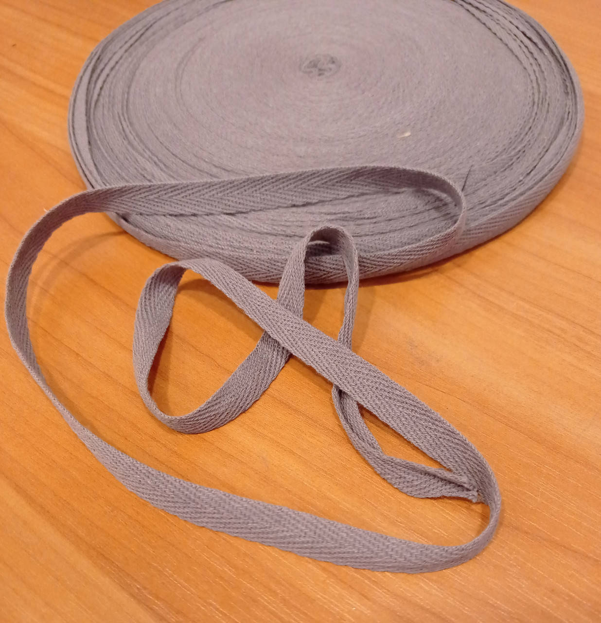 

Киперная лента х/б ширина 1,0 см в упаковке 46м Цвет: светло-серый, Белый