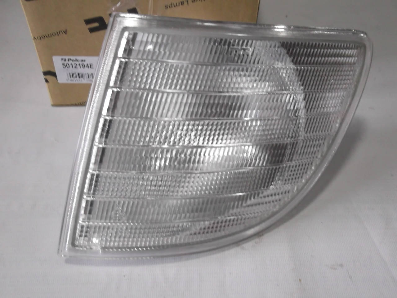 

Поворотник передний левый\правый Vito 95-02 белый