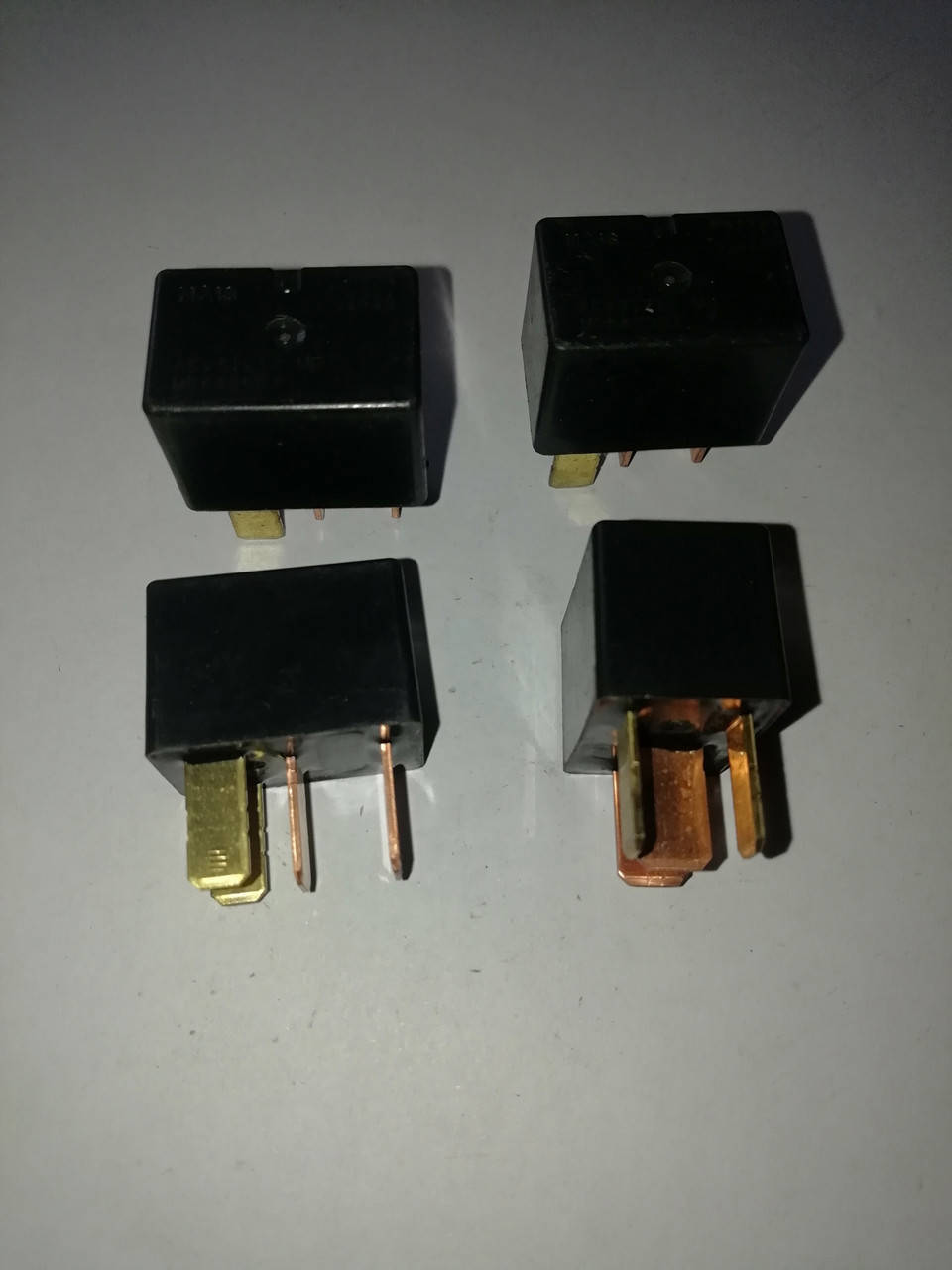 

Реле фары Mitsubishi MR588567