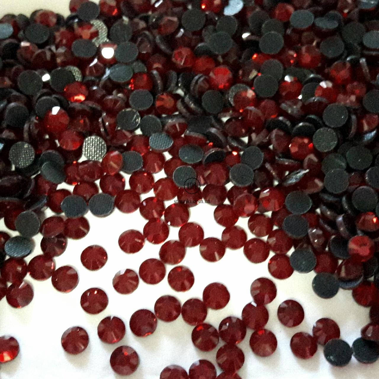 

Siam ss30 (темно красные стразы горячей фиксации)