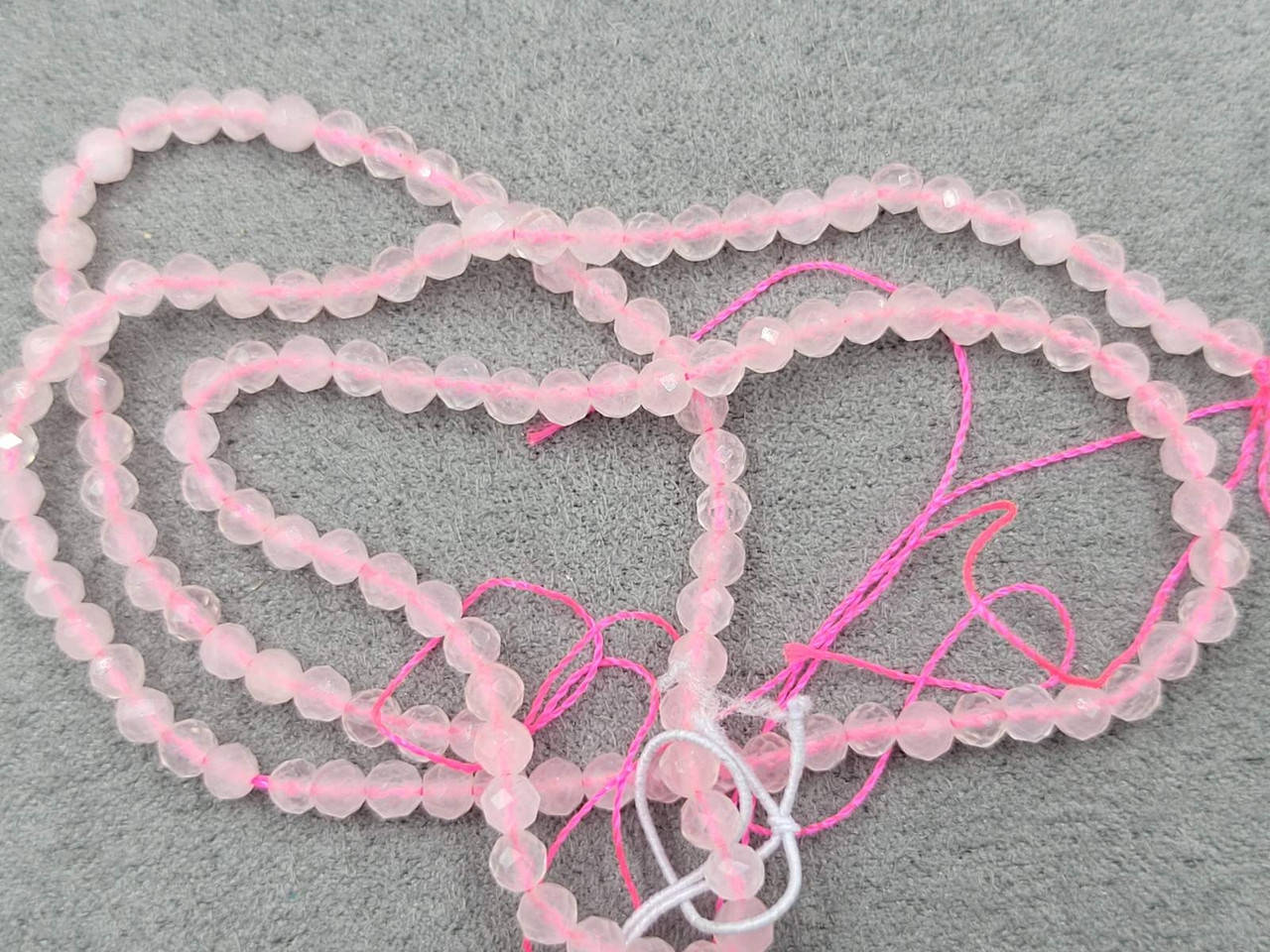 

Бусины Розовый кварц на нитке граненный шарик d-3,3мм L-38см