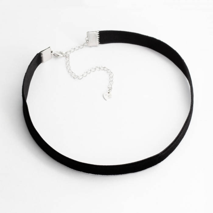 

Колье-чокер с серебряной застежкой