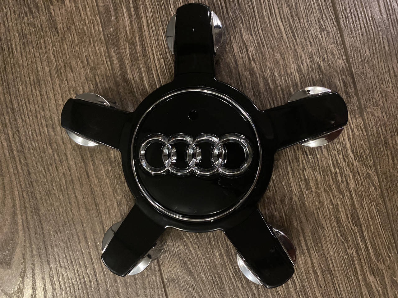 

Колпачок Колпачки на диски Audi 8R0601165 черный