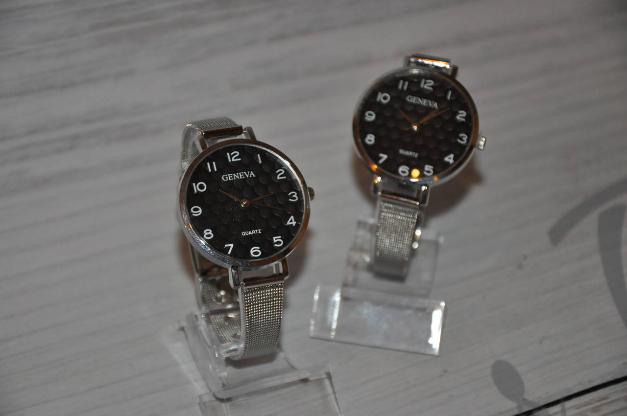 

Женские часы на браслете Geneva