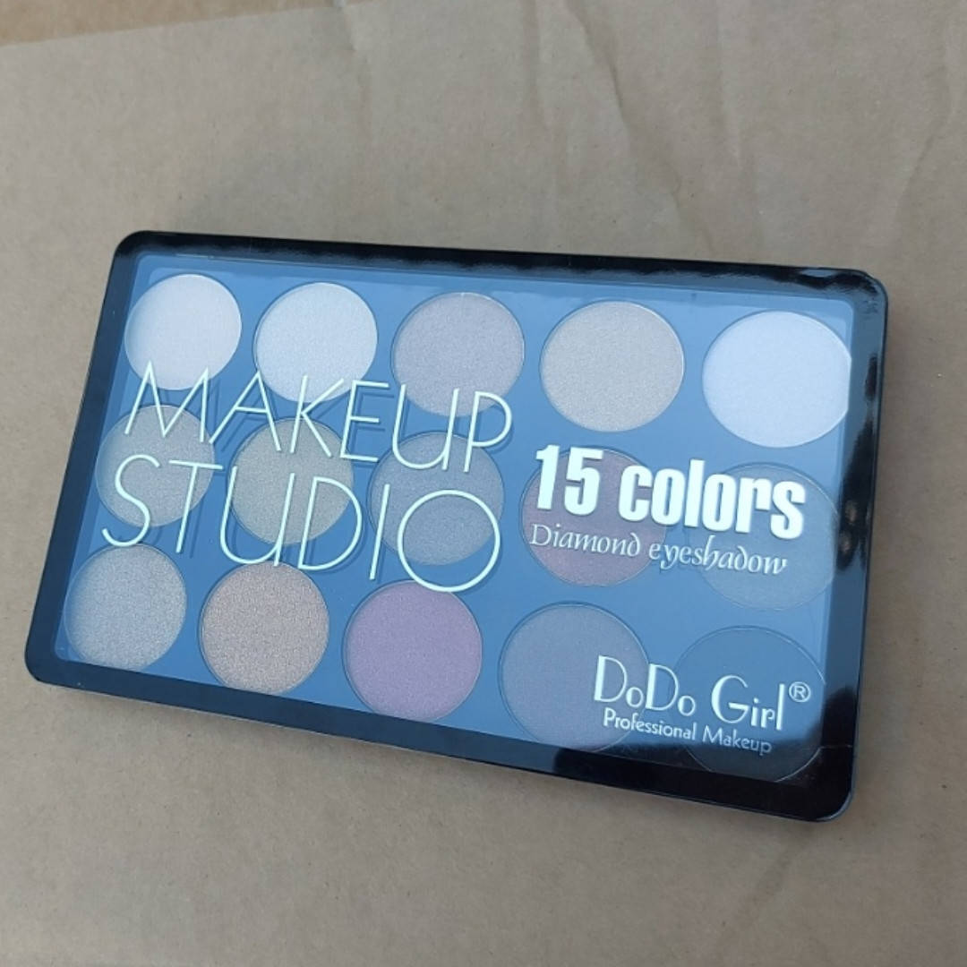 

Тени для век 15 оттенков Dodo Girl