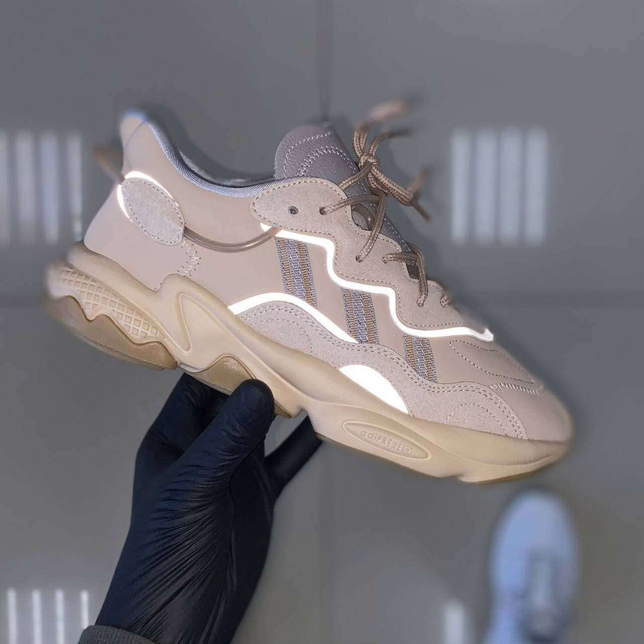 

Женские кроссовки Adidas ozweego бежевые 37, Бежевый