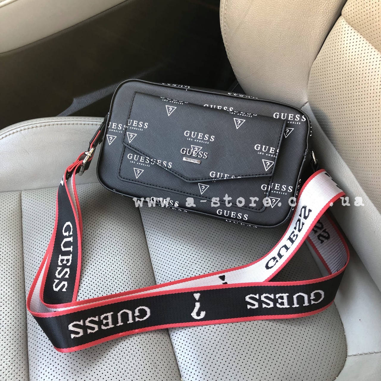 

Новинка. Сумка в ст Guess через плечо ремень с лого. Черный цвет