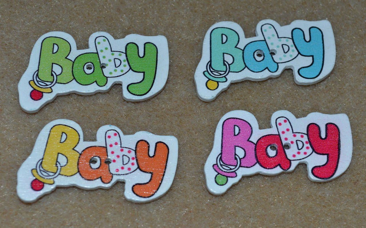 

Пуговица с надписью Baby
