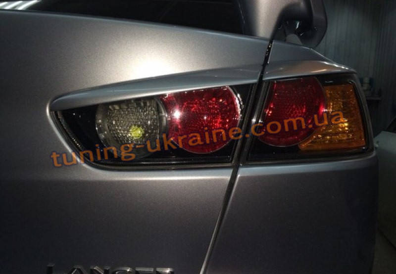 

Задние реснички на Mitsubishi Lancer X 2007+, Черный
