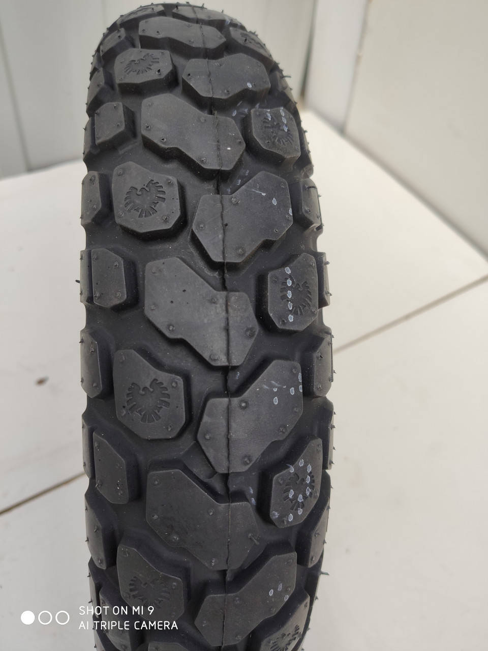 

Покрышка скутера 3.50-10 Deli Tire