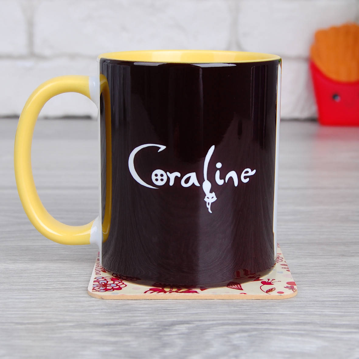 

Желтая чашка Коралина в стане Кошмаров (Coraline), Желтый