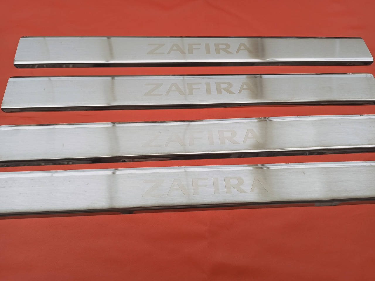 

Накладки на пороги Opel Zafira B 2005-2011