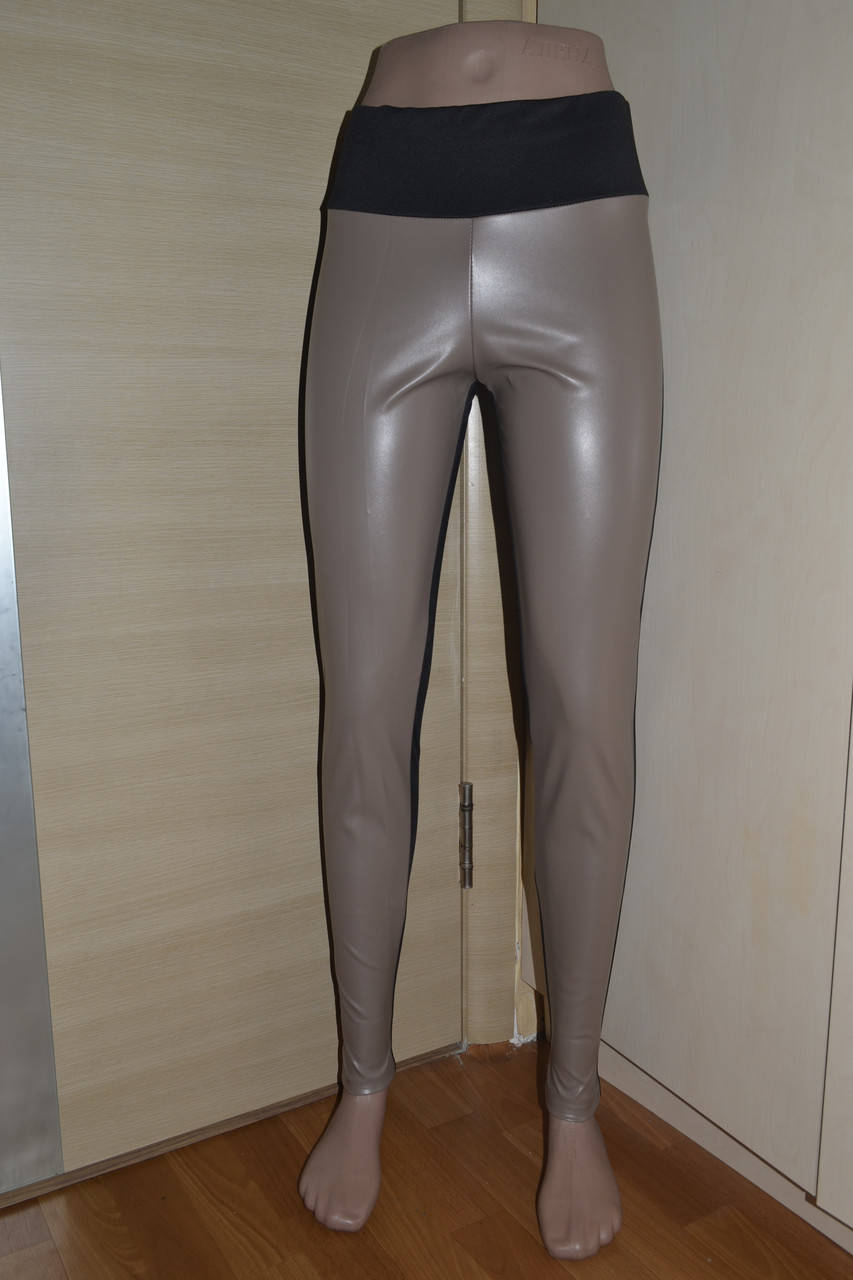 

Лосины еко кожа спереди кофе с молоком.