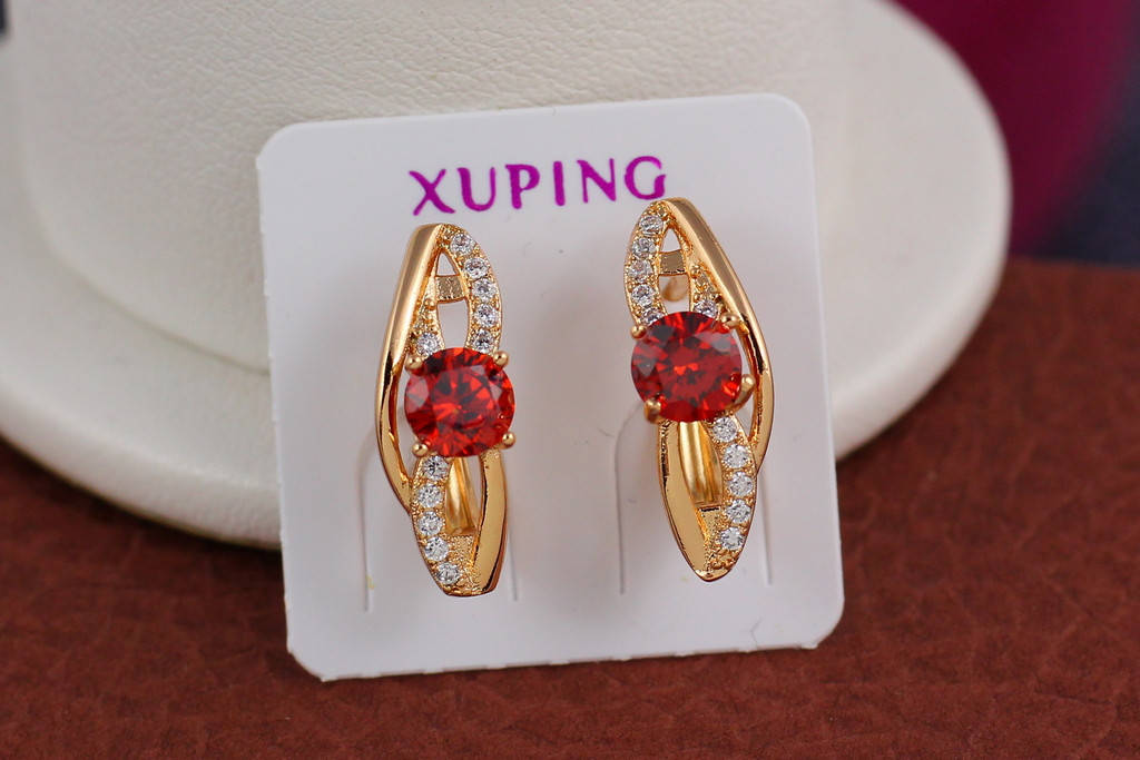 

Серьги Xuping Jewelry с красными камнями 1,8 см золотистые