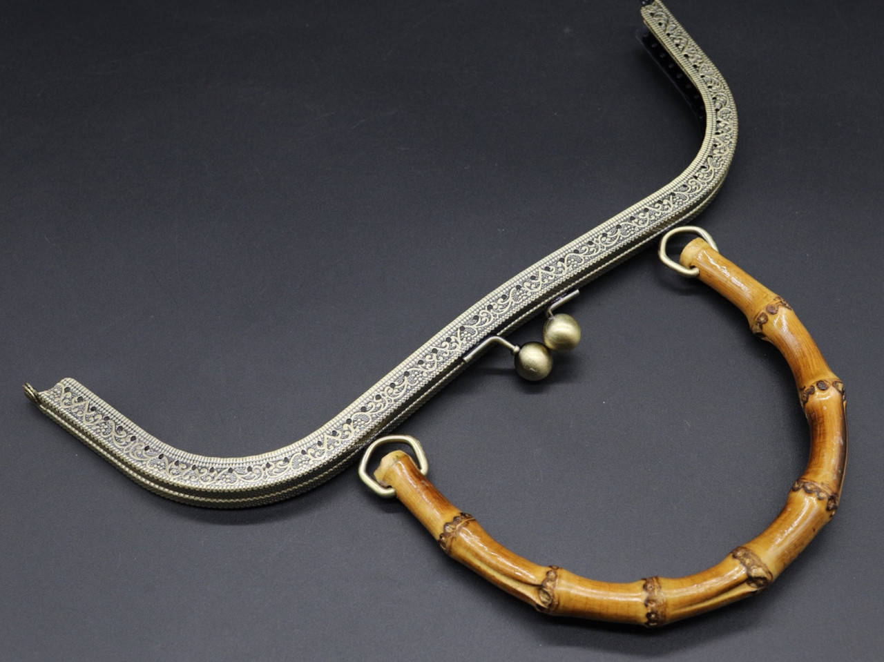 

Фермуар. Цвет "антик". 27см.