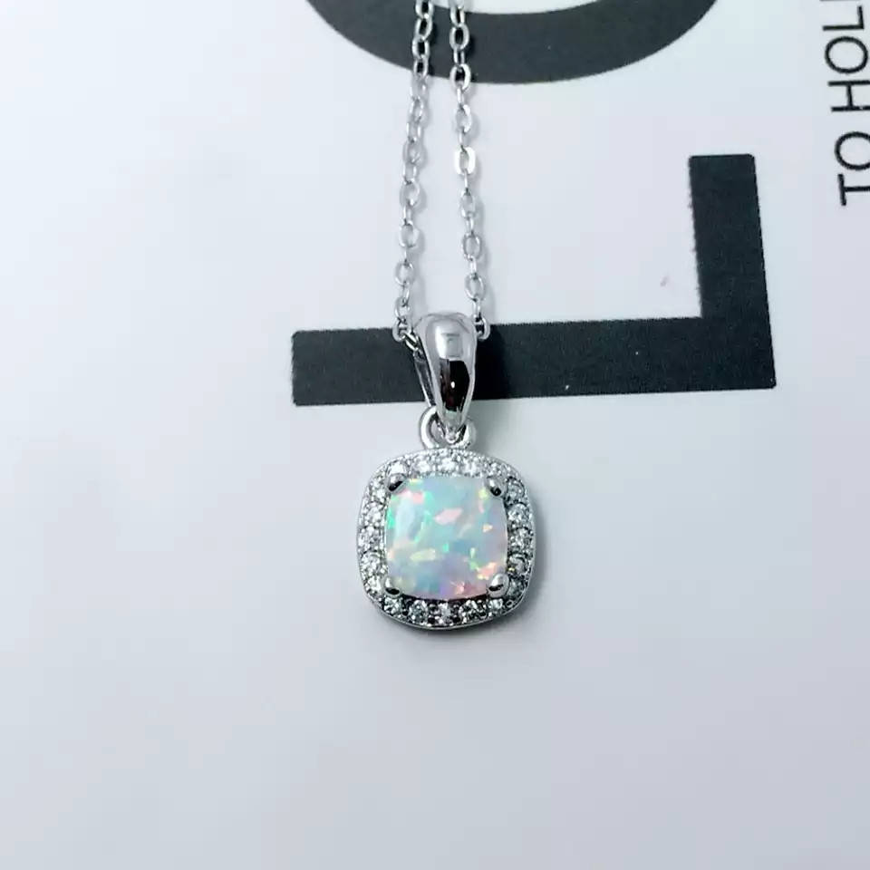 

Серебряная подвеска с белым опалом!