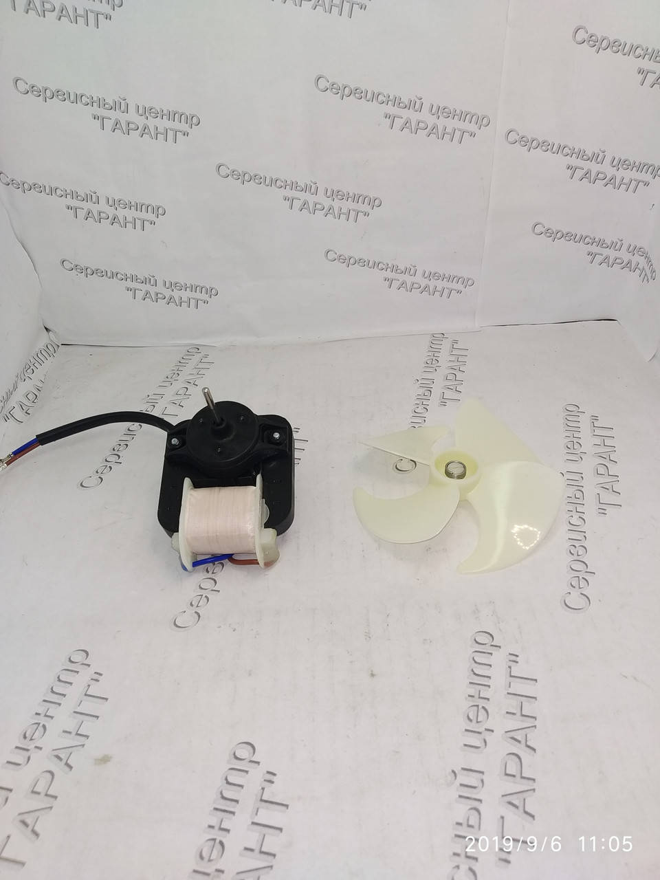 

Электродвигатель вентилятора холодильника Indesit C00283664 . Original