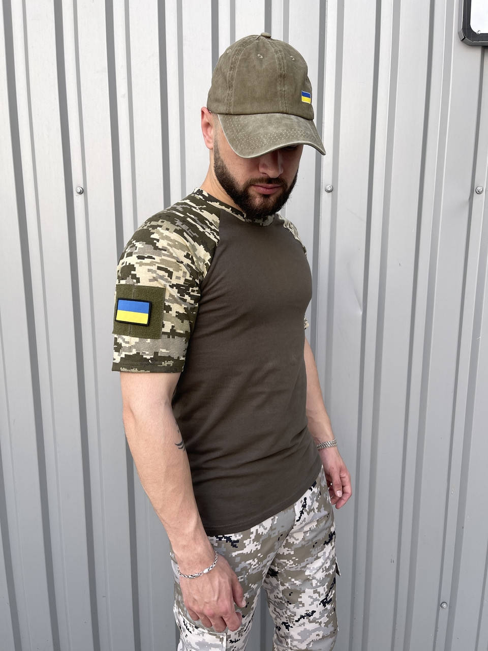 

Мужская футболка с камуфляжем L