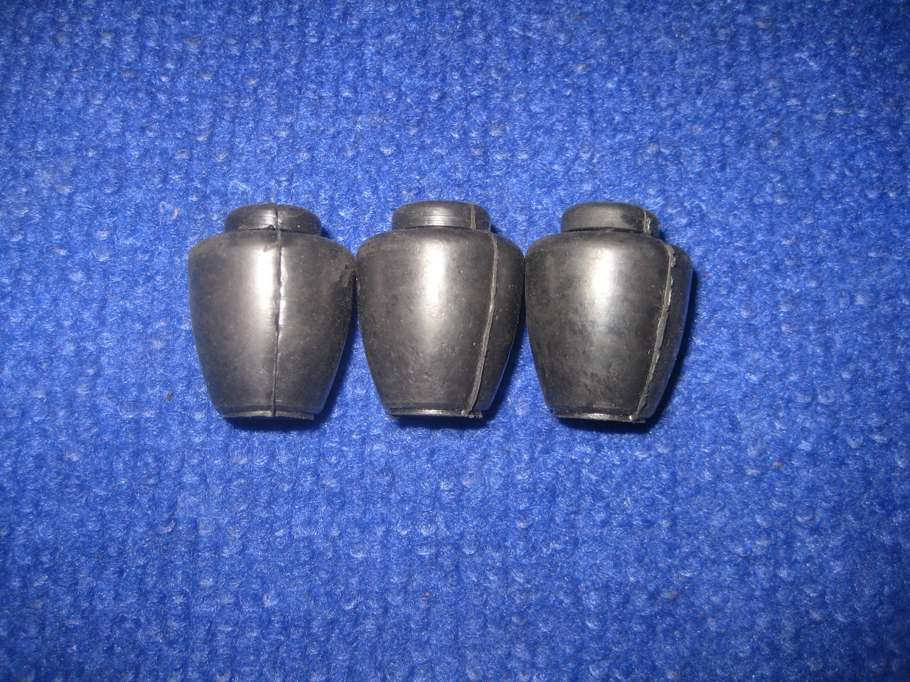 

Отбойник капота Таврия Славута ЗАЗ 1102 1103 1105 ВАЗ 2103 2106