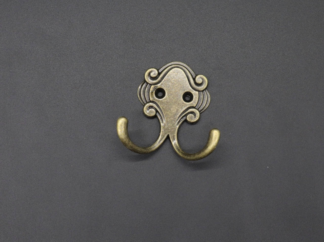 

Крючок металлический. 55х40мм