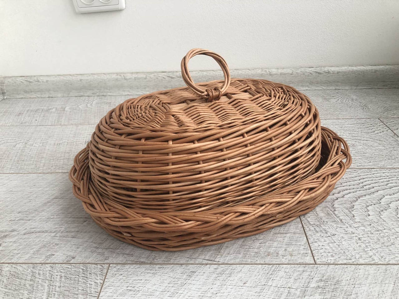 

Хлібниця плетена із натуральної лози з кришкою овальна