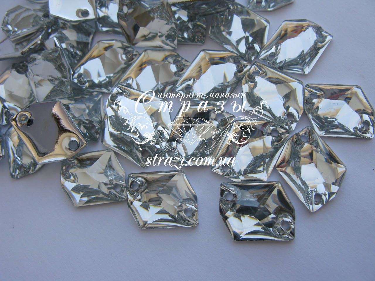 

Стразы пришивные Космик 16х21мм. Акрил Crystal