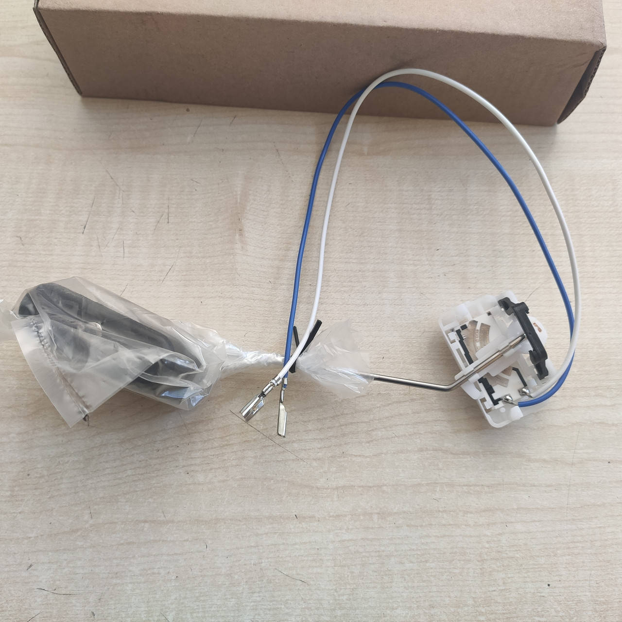 

Датчик уровня топлива, бензобака. Ланос, Сенс.