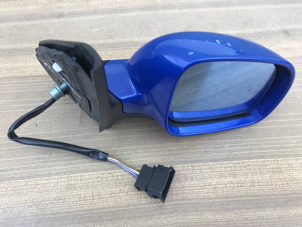 

Зеркало боковое Volkswagen Golf 4 1998-2005 р-в электрическое Engelmann LLR 2057252 ( R )