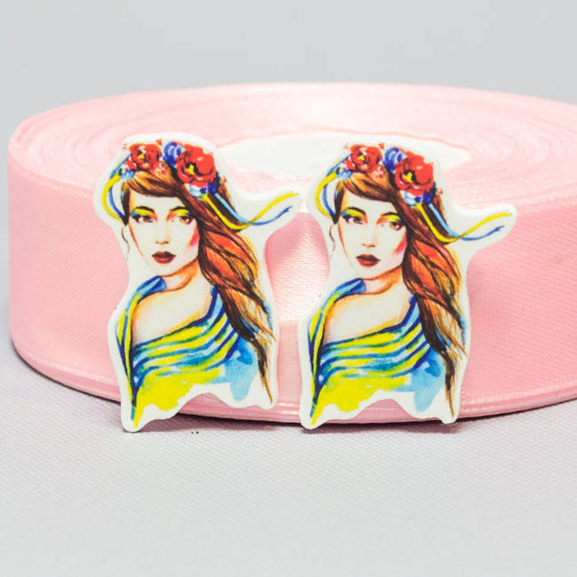 

Кабошон Серединка Украинка в венке, Белый