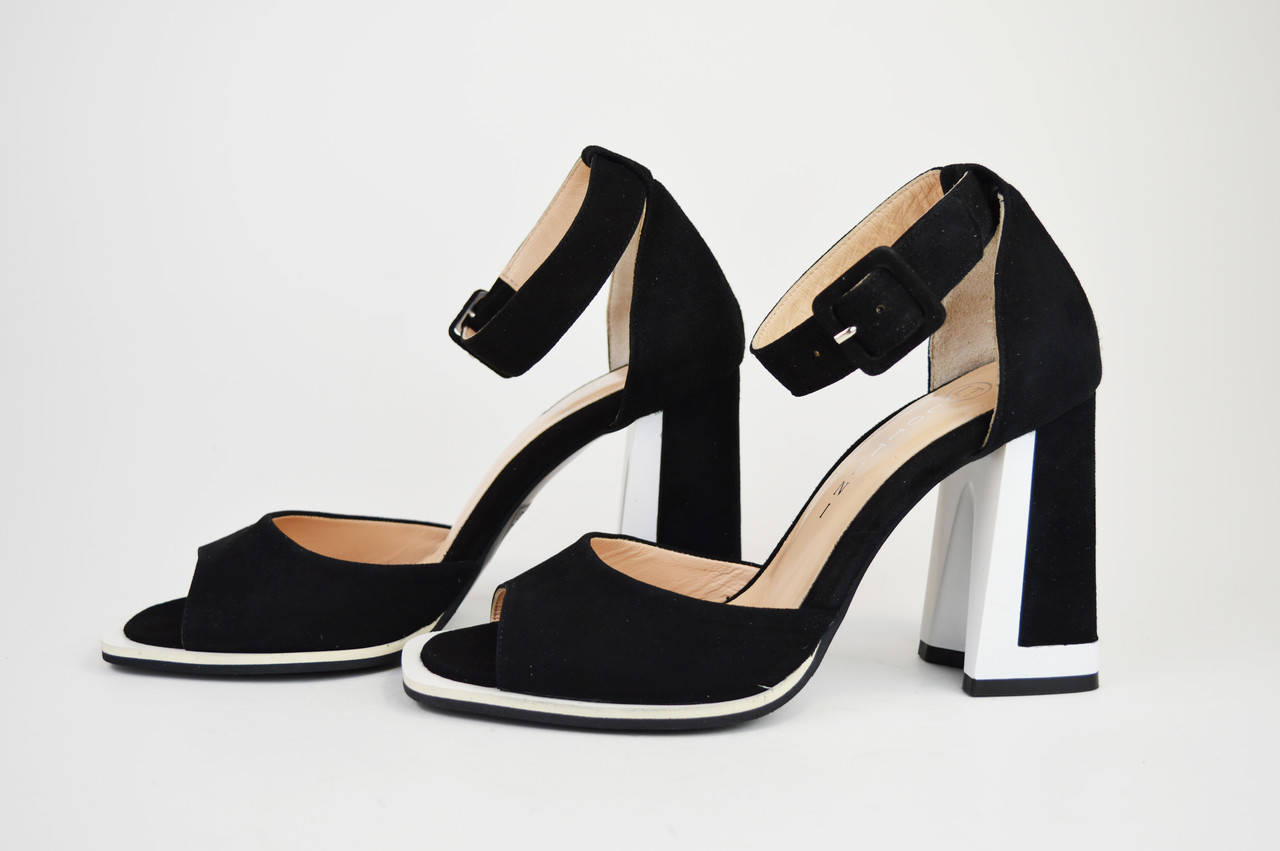 

Босоножки на каблуке Lottini 3810108 Черно-белые замша 37 р 24 см