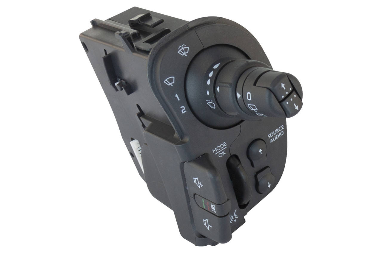 

Переключатель подрулевой правый +блютус GP Renault Kangoo 2 (8201590631)