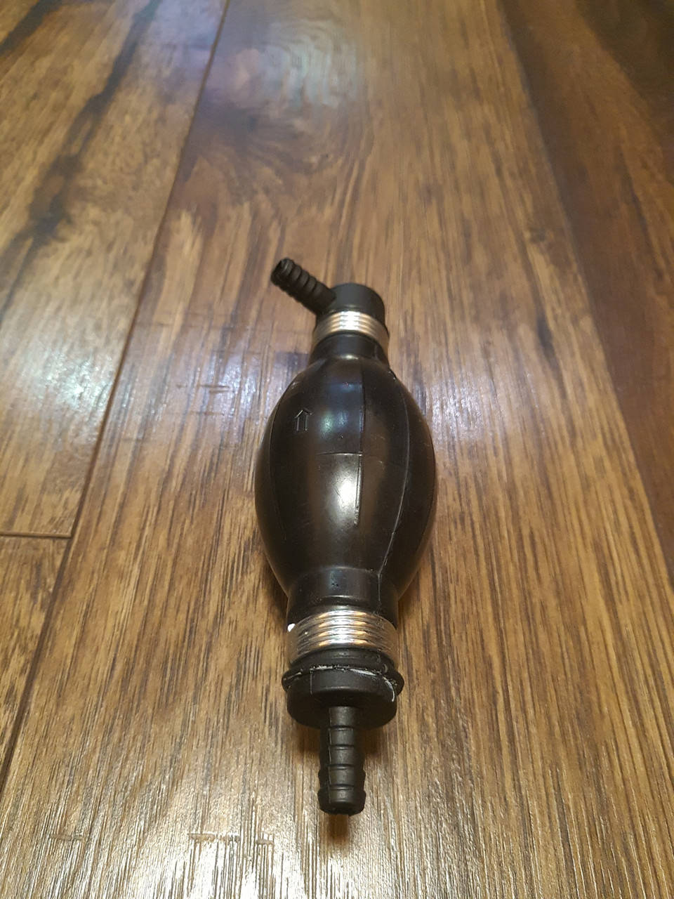 

Ручная подкачка топлива (груша) D=8mm (вход = прямой / выход = 90*)