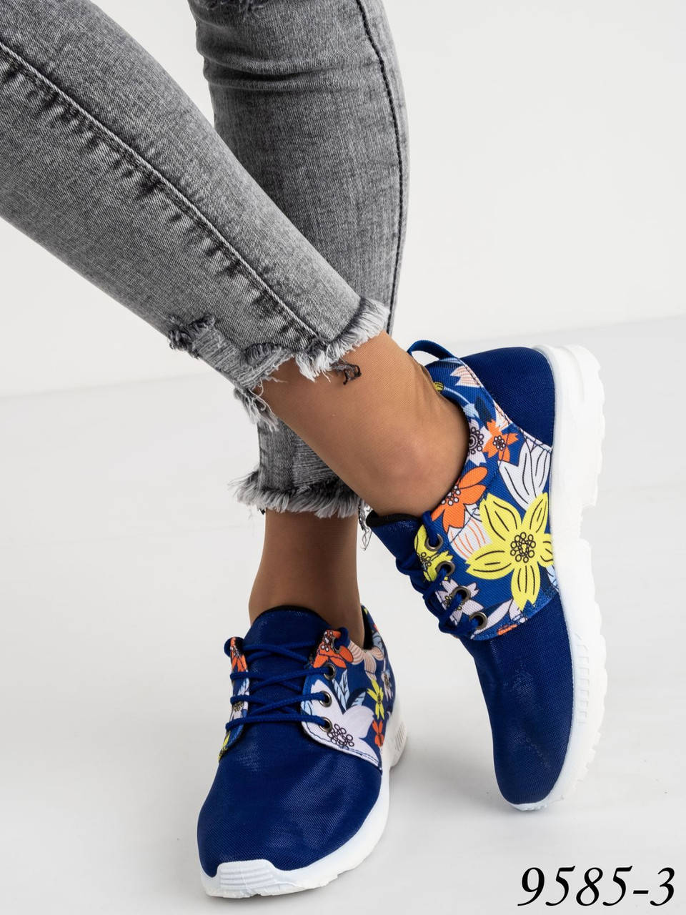 

Женские яркие кроссовки Размеры : 38 полномерные