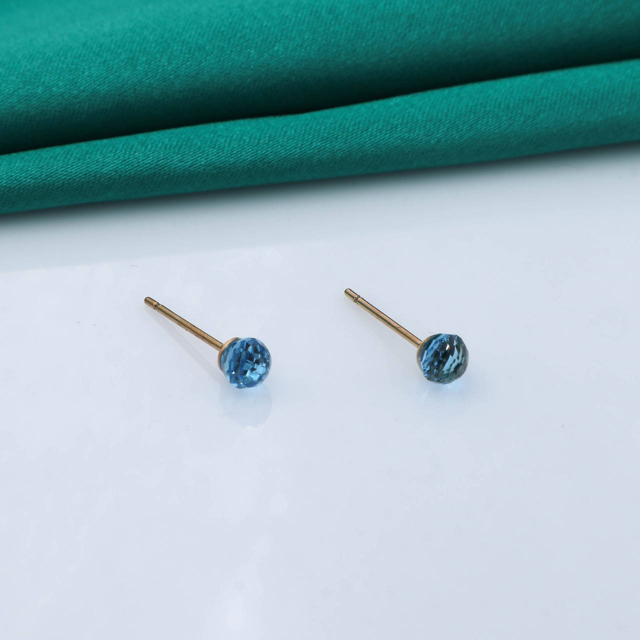 

Серьги гвоздики, Голубой Swarovski, медсплав Xuping, 18К