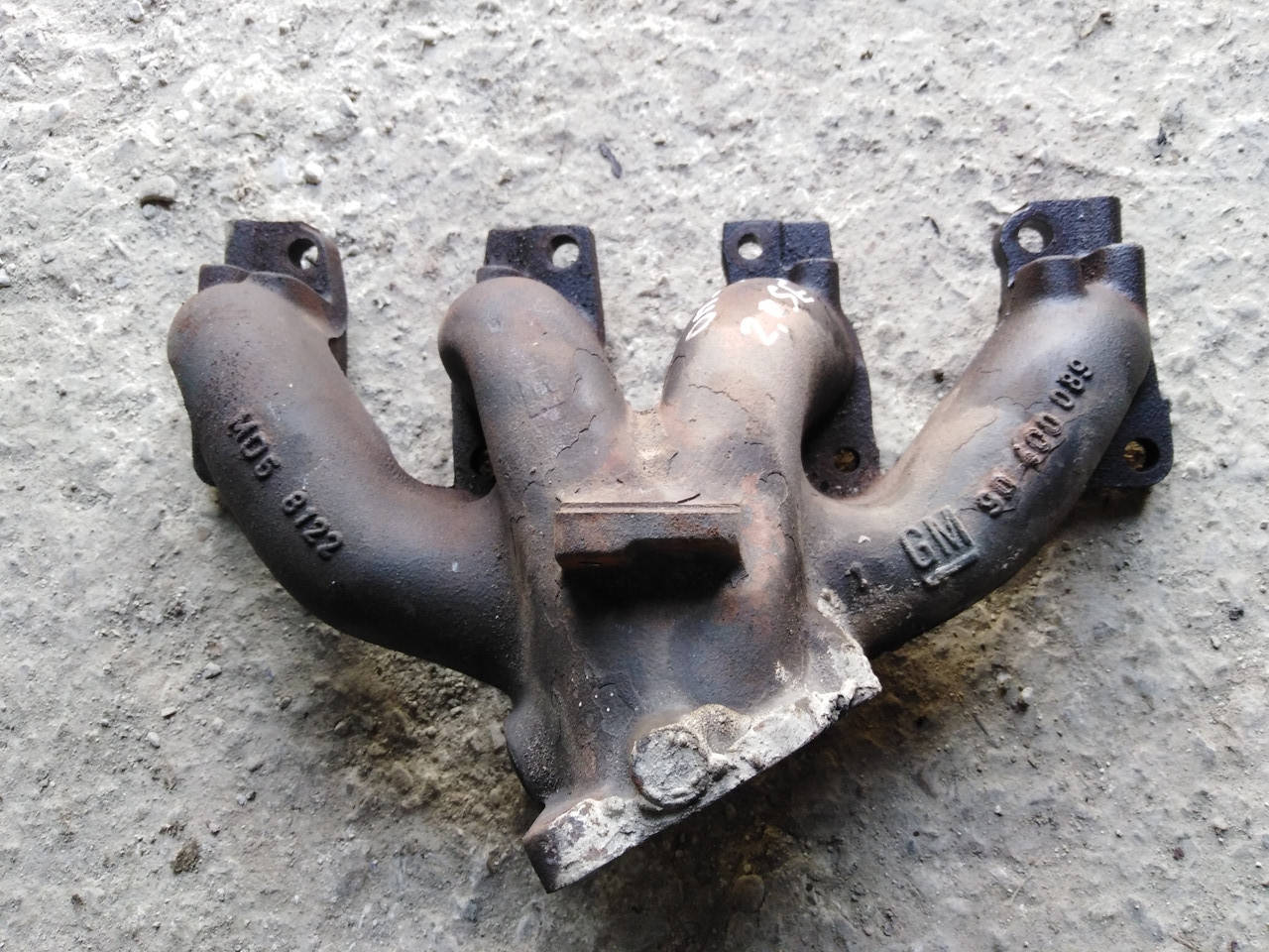 

Выпускной коллектор Opel Omega B, Опель Омега Б 2,0 8V. 90400089.