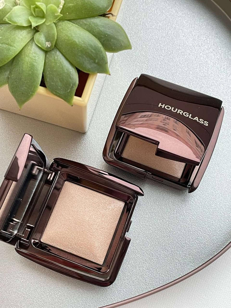 

Пудра для лица Hourglass Ambient Lighting Powder - Luminous Light 1.3g