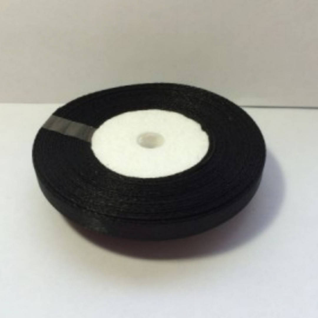 

Лента атласная 0,6 см ширина( бобина - 22.86 метров ) Цвет - черный .