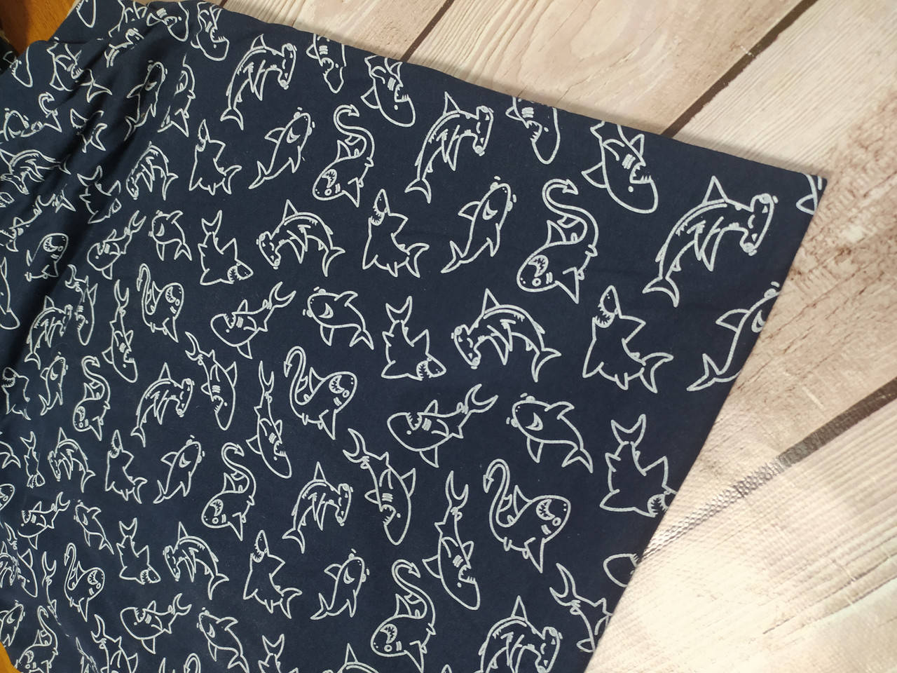 

Кулир акули(фон тканини - темно-синій), Темно-синий