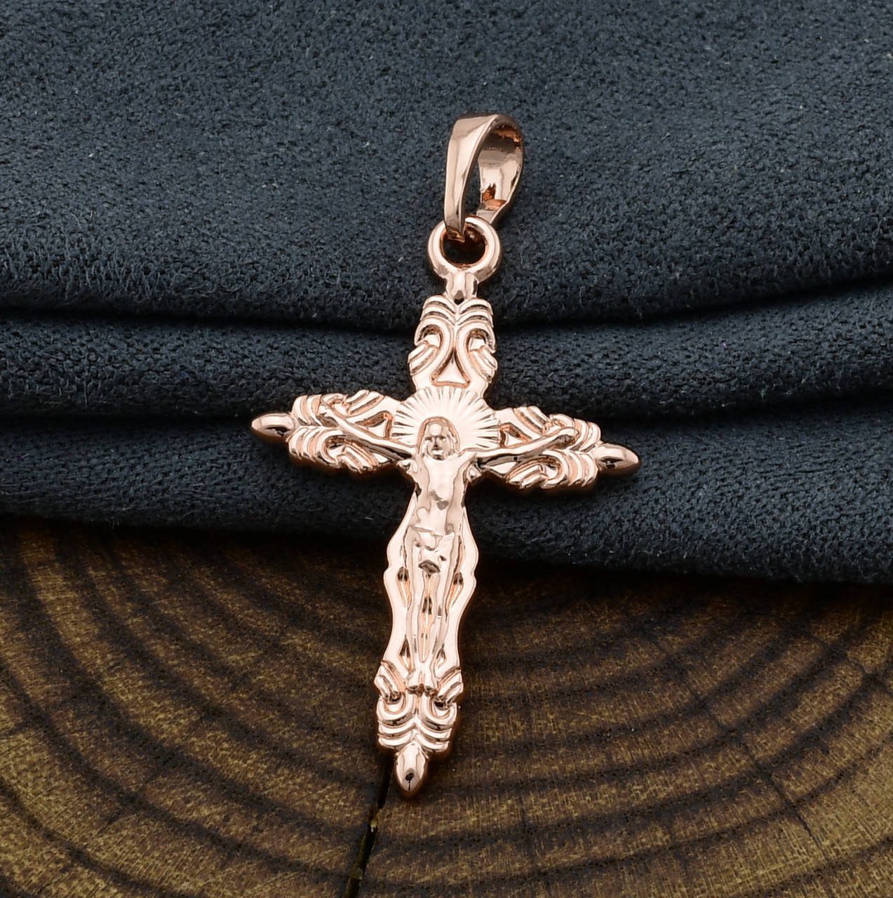 

Крестик 71060 для цепочки до 3 мм размер 33х18 мм вес 1.8 г позолота РО