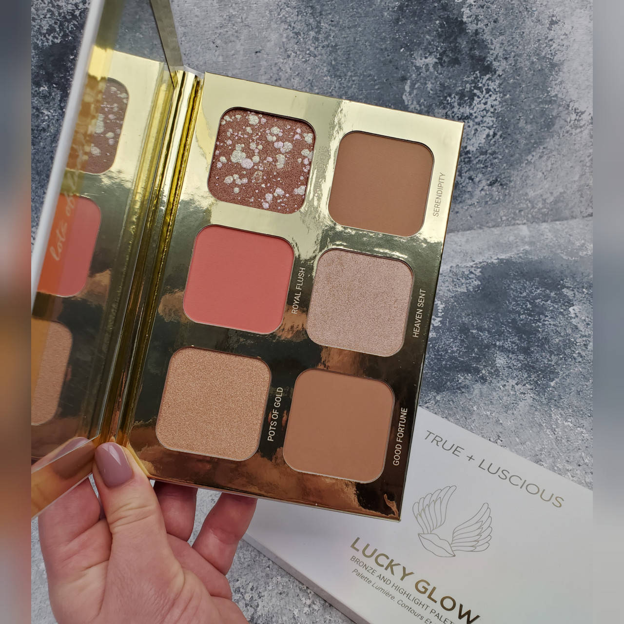 

Контурная палетка True + Luscious Lucky Glow Bronze And Highlight Palette