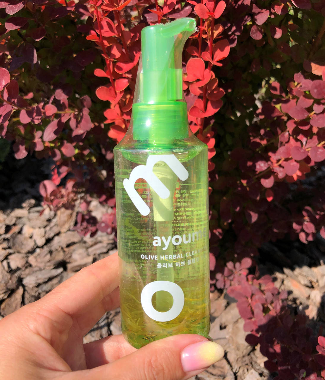 

Гидрофильное масло с лепестками календулы Ayoume Olive Herbal Cleansing Oil