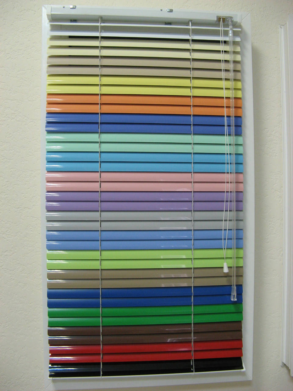 

Жалюзи горизонтальные алюминиевые, Разные цвета
