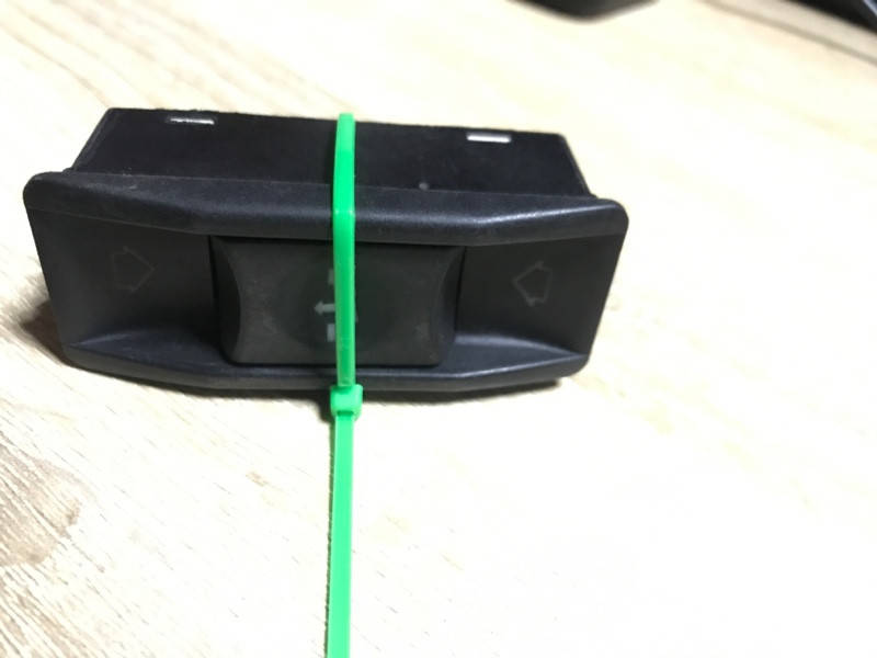 

Кнопка сдвижной крышки люка Bmw 5-Series E34 (б/у)