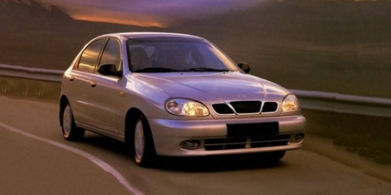 

Дефлектор на капот (мухобойка) Daewoo Lanos 2005- / с решеткой радиатора