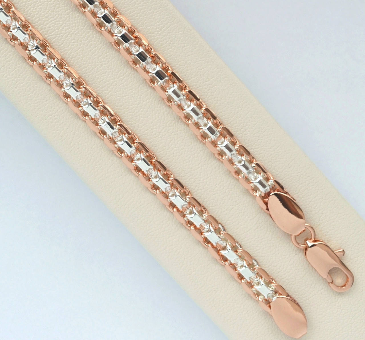 

Цепочка плетение бисмарк покрытие белым и розовым золотом 18к. длина 55 см. ширина 4.8 мм.