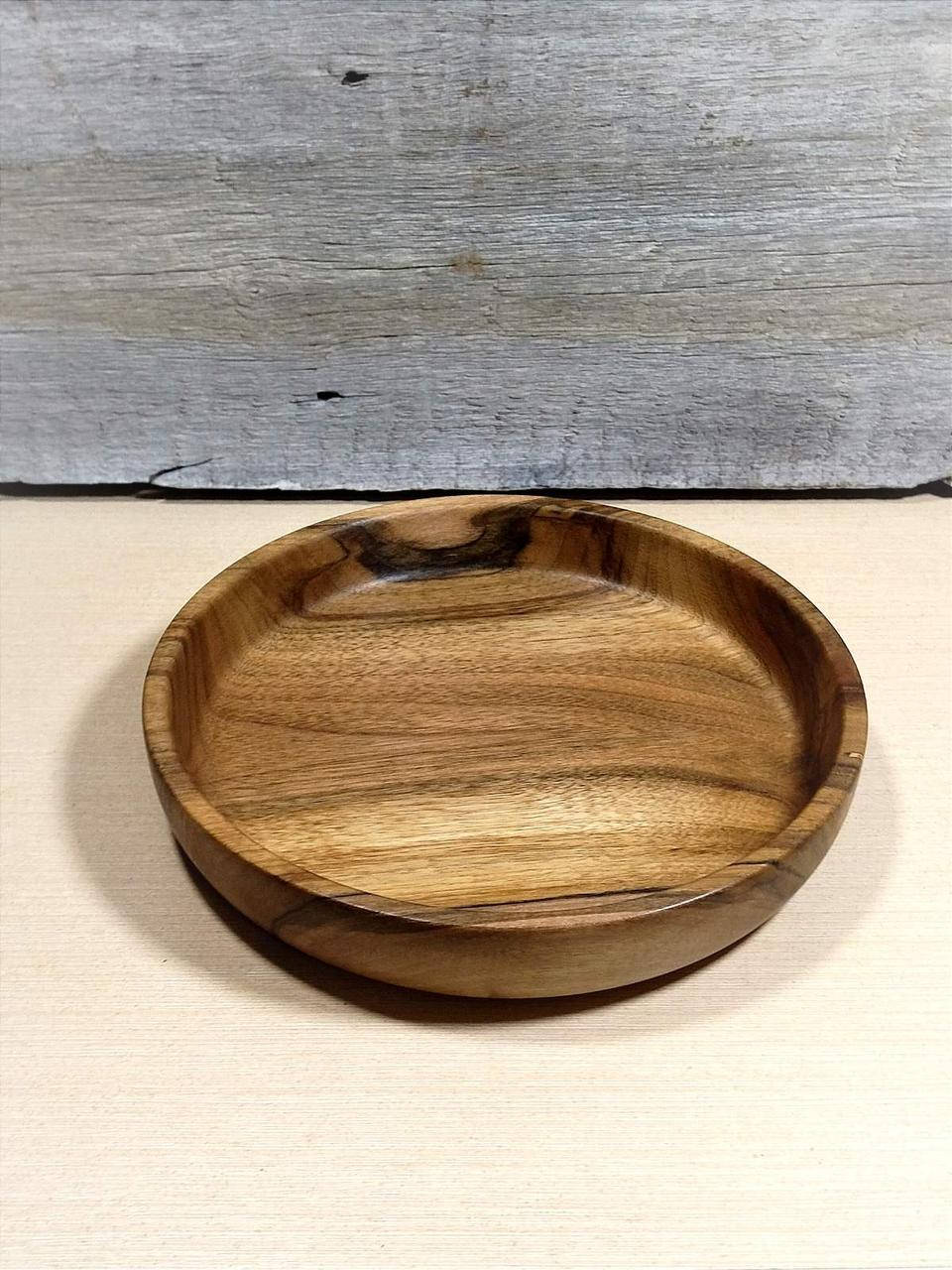 

Тарелка деревянная ручной работы (орех)
