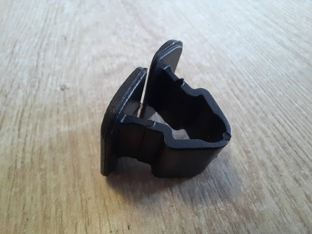 

Клипсы обшивки капота Volkswagen Seat Skoda Volvo