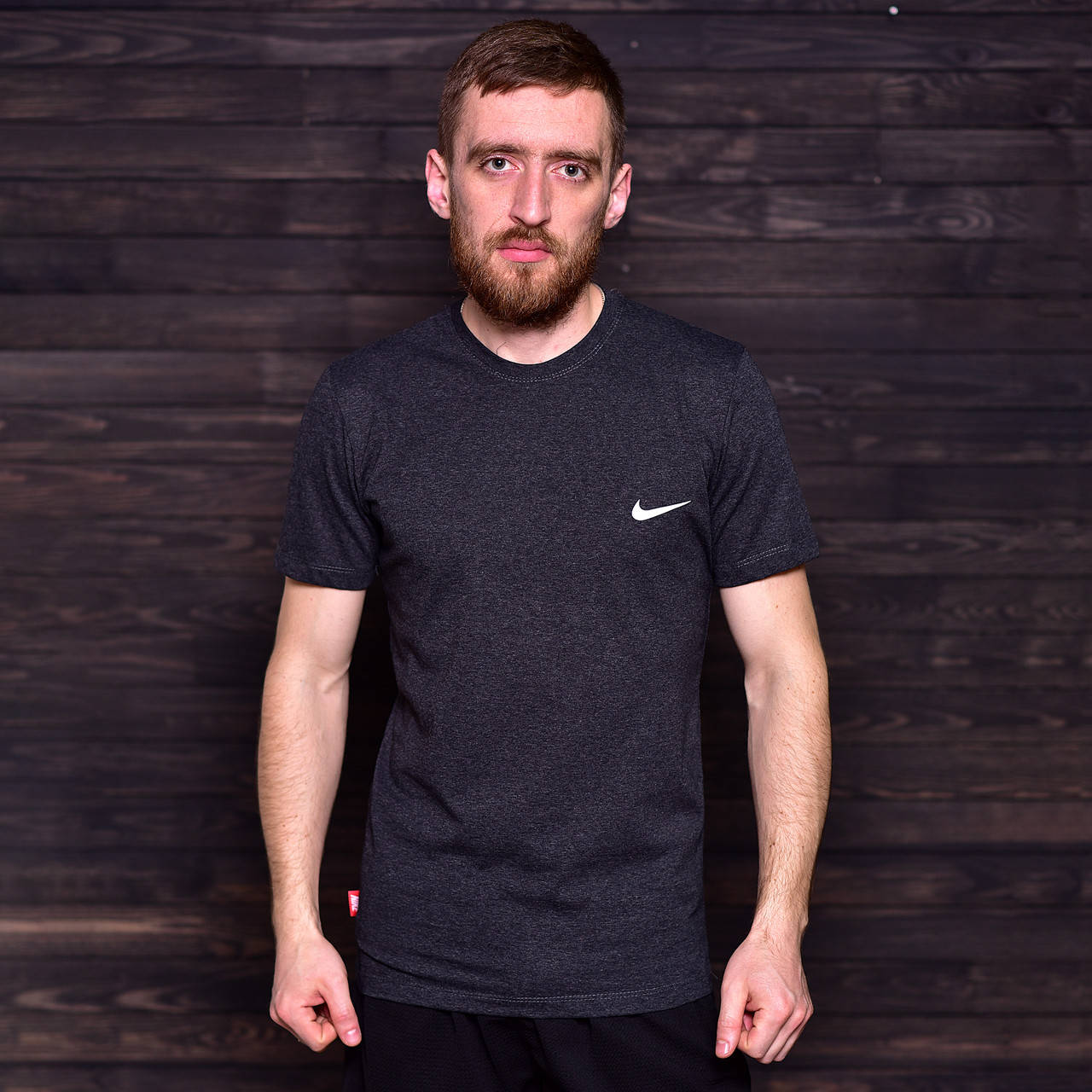 

Чоловіча спортивна футболка Nike, темно-сірого кольору