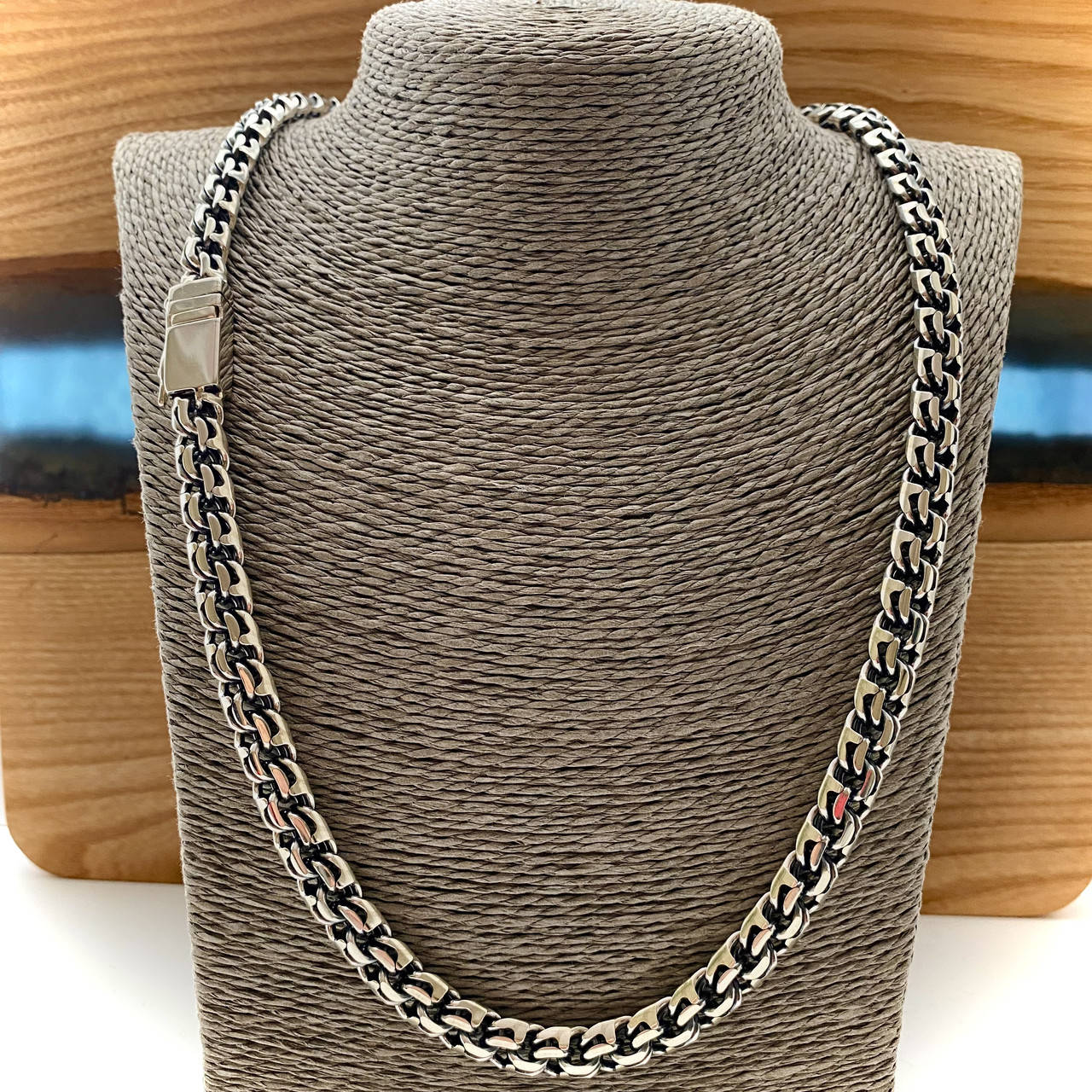 

Серебряная цепь 925 пробы . Бисмарк с гранями 110 грамм . 60 см