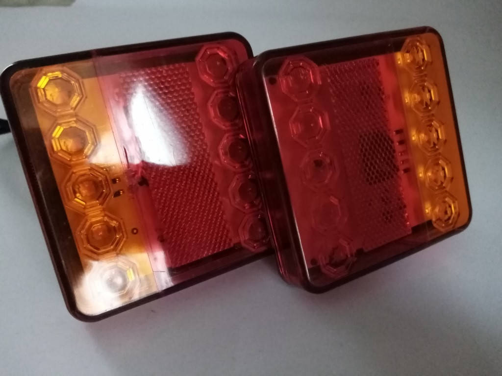 

Фонарь задний на легковой прицеп светодиодный LED
